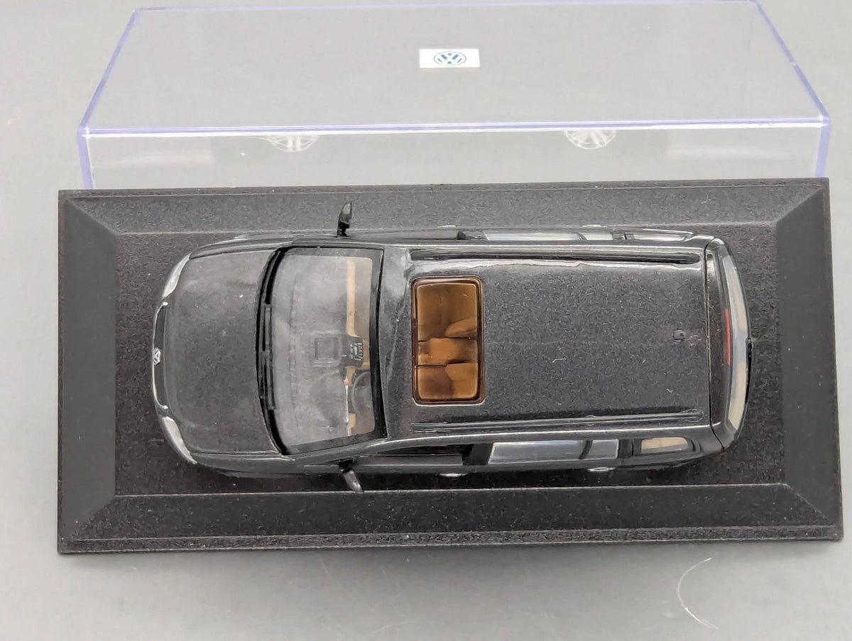 Modellautos 1:43 Minichamps Volkswagen VW Touran 1T 2003 Platingrau Dealer OVP