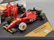 Modellautos 1:43 Onyx Göde Ferrari 412 T2 #28 Gerhard Berger mit Vitrine