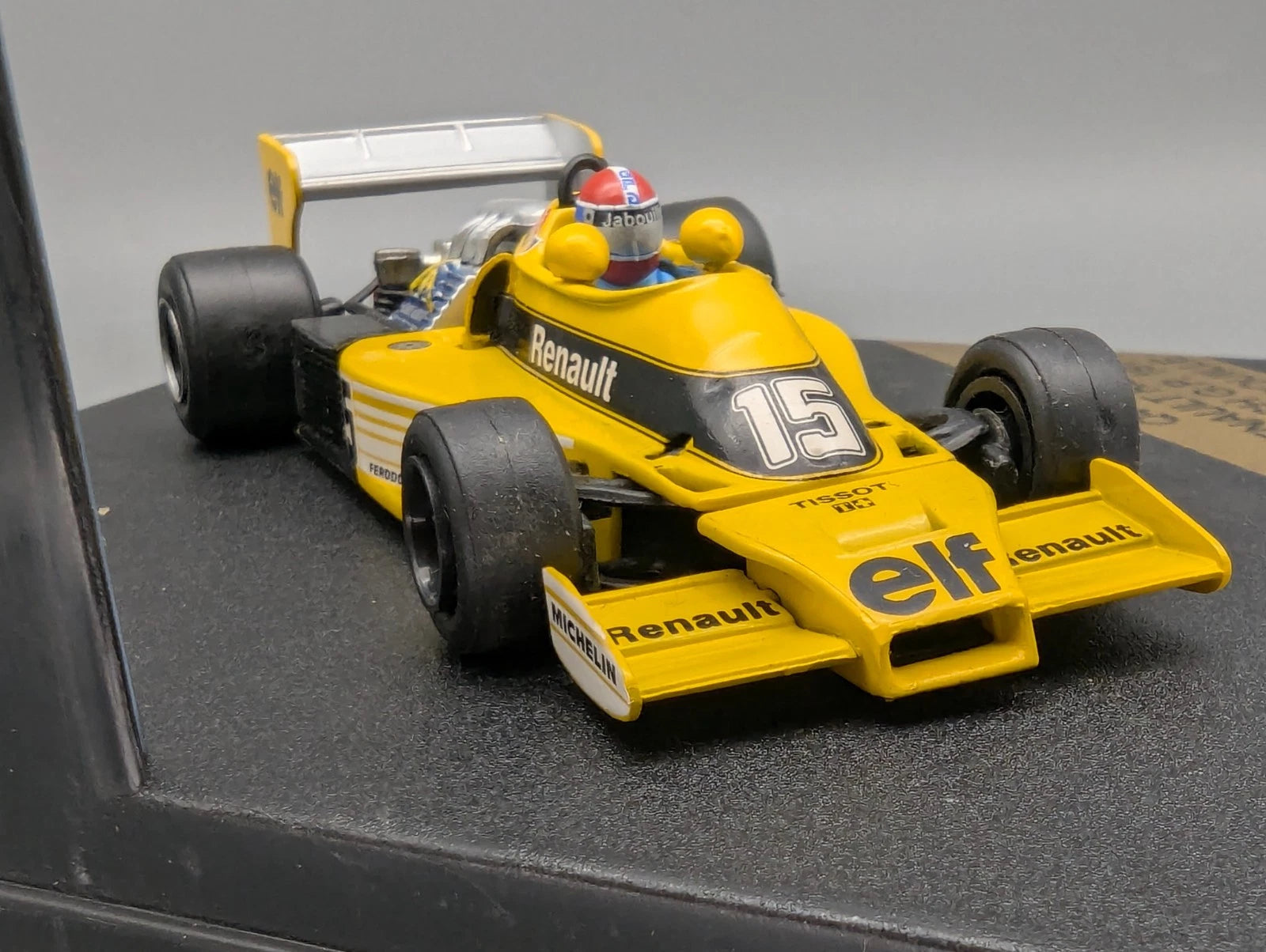 Modellautos 1:43 Quartzo Renault RS01/1 British GP 1977 #15 Jabouille Vitrine