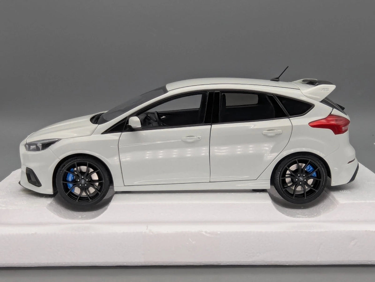 Modellautos 1:18 AUTOart 72951 Ford Focus RS 2016 Frozen White mit OVP