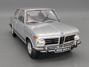 Modellautos 1:18 Kyosho BMW 2002 tii Silber mit OVP