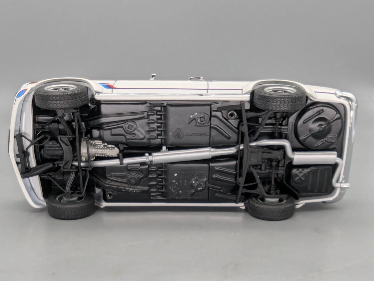 Modellautos 1:18 AUTOart Millenium 70501 BMW 2002 Turbo White mit OVP