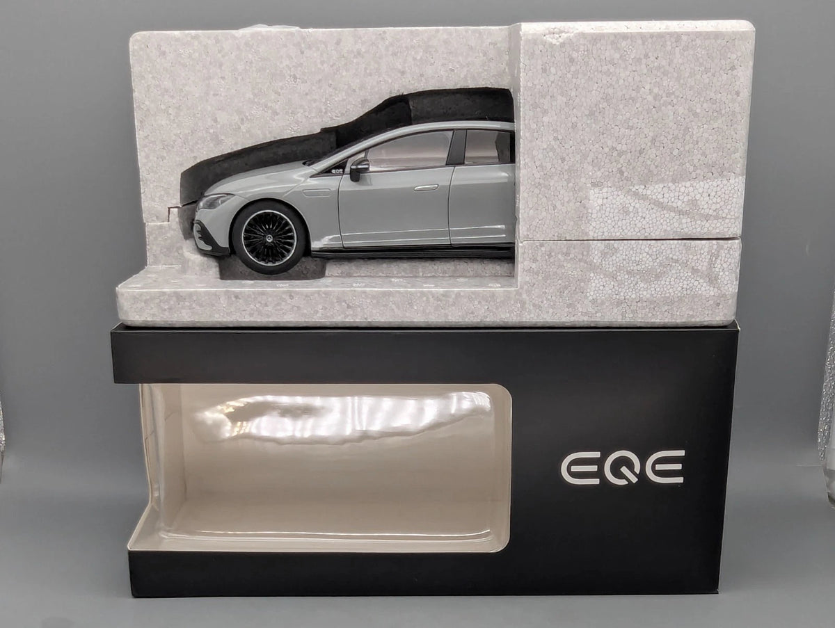 Modellautos 1:18 NZG Mercedes Benz EQE Alpin Grau Uni mit Dealer OVP