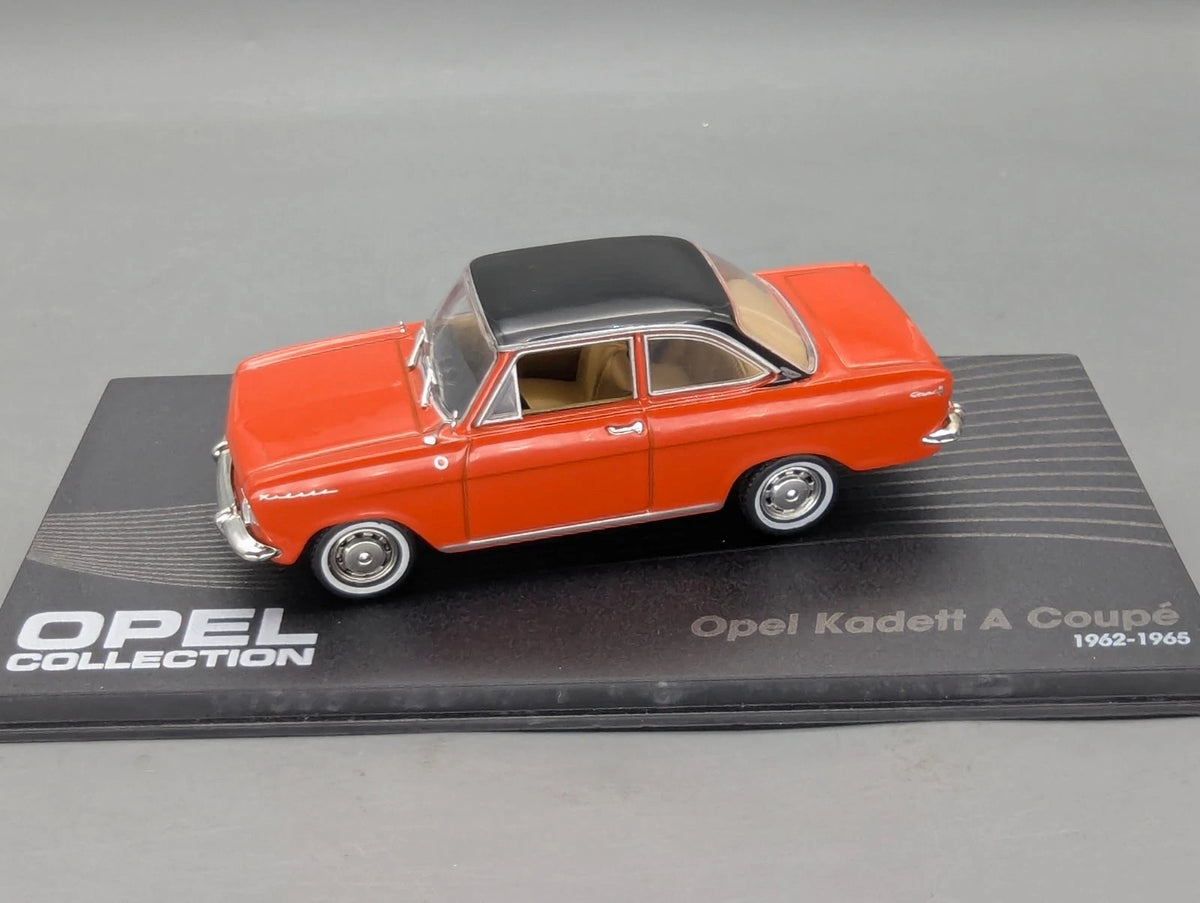 Modellautos 1:43 Ixo für Eaglemoss Opel Collection Kadett B Weiß mit Vitrine