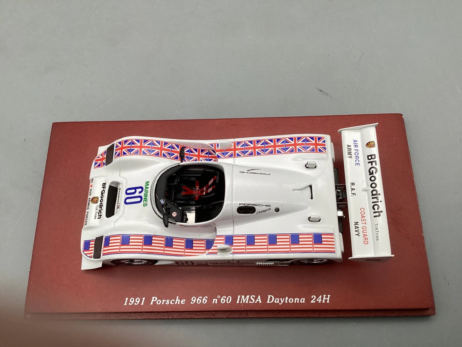 Modellautos 1:43 TrueScale TSM Porsche 966 IMSA Daytona 1991 mit Vitrine
