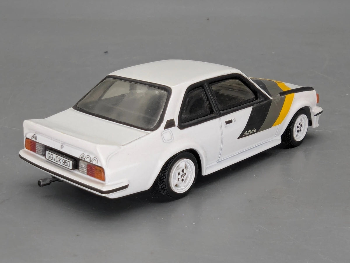 Modellautos 1:43 Vitesse Opel Ascona 400 mit Vitrine