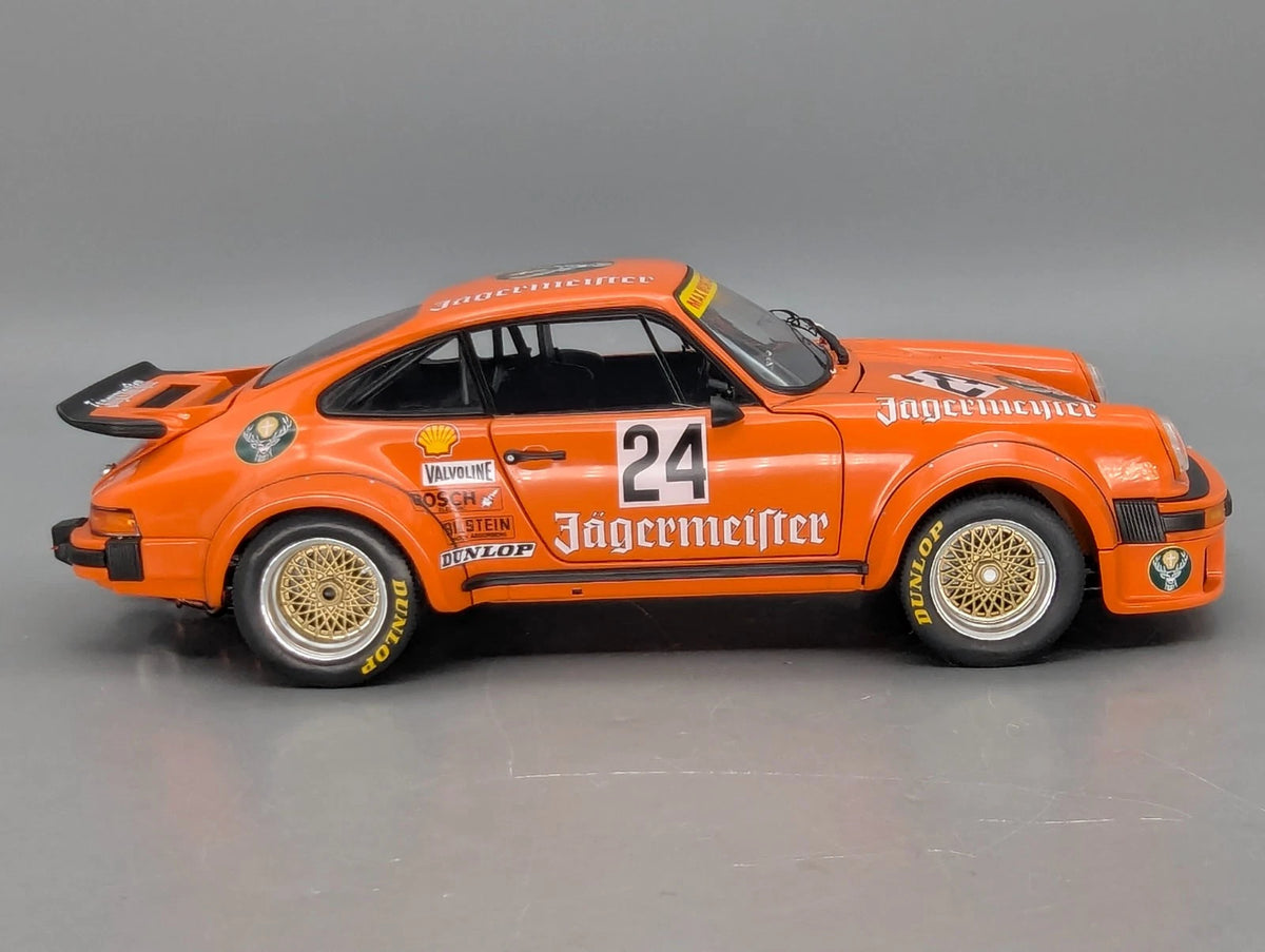 Modellautos 1:18 Schuco Porsche 934 RSR Jägermeister Max und Moritz #24 mit OVP