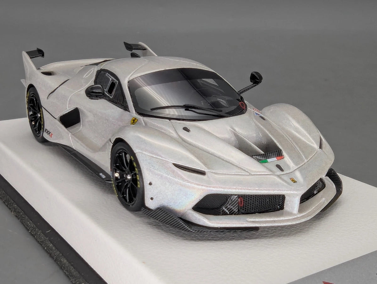 Modellautos 1:43 BBR Ferrari FXX-K Ltd 22/24 auf Lederplatte mit Vitrine und OVP