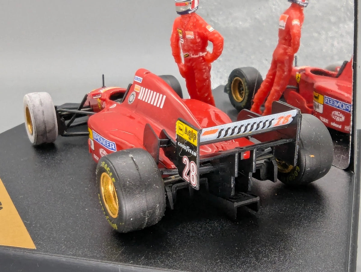 Modellautos 1:43 Onyx Göde Ferrari 412 T2 #28 Gerhard Berger mit Vitrine