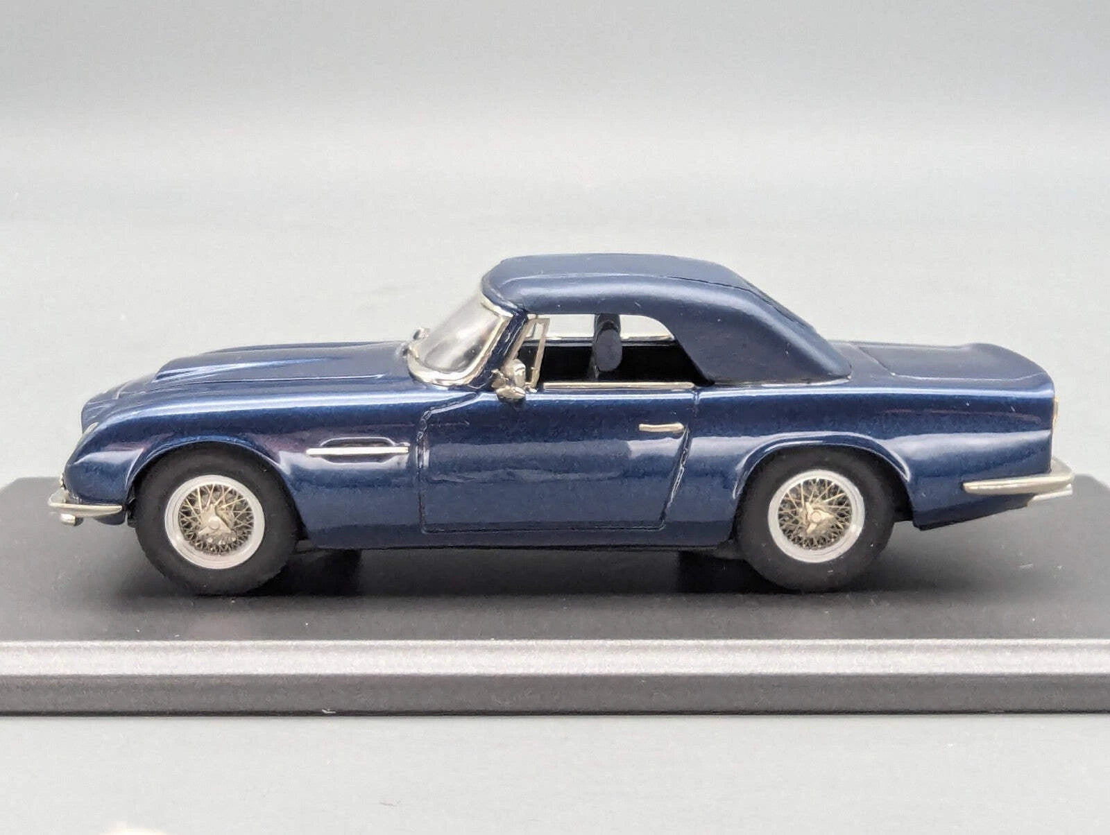 Modellautos 1:43 SMTS CL30 Aston Martin DB6 Volante Closed Built Kit mit OVP