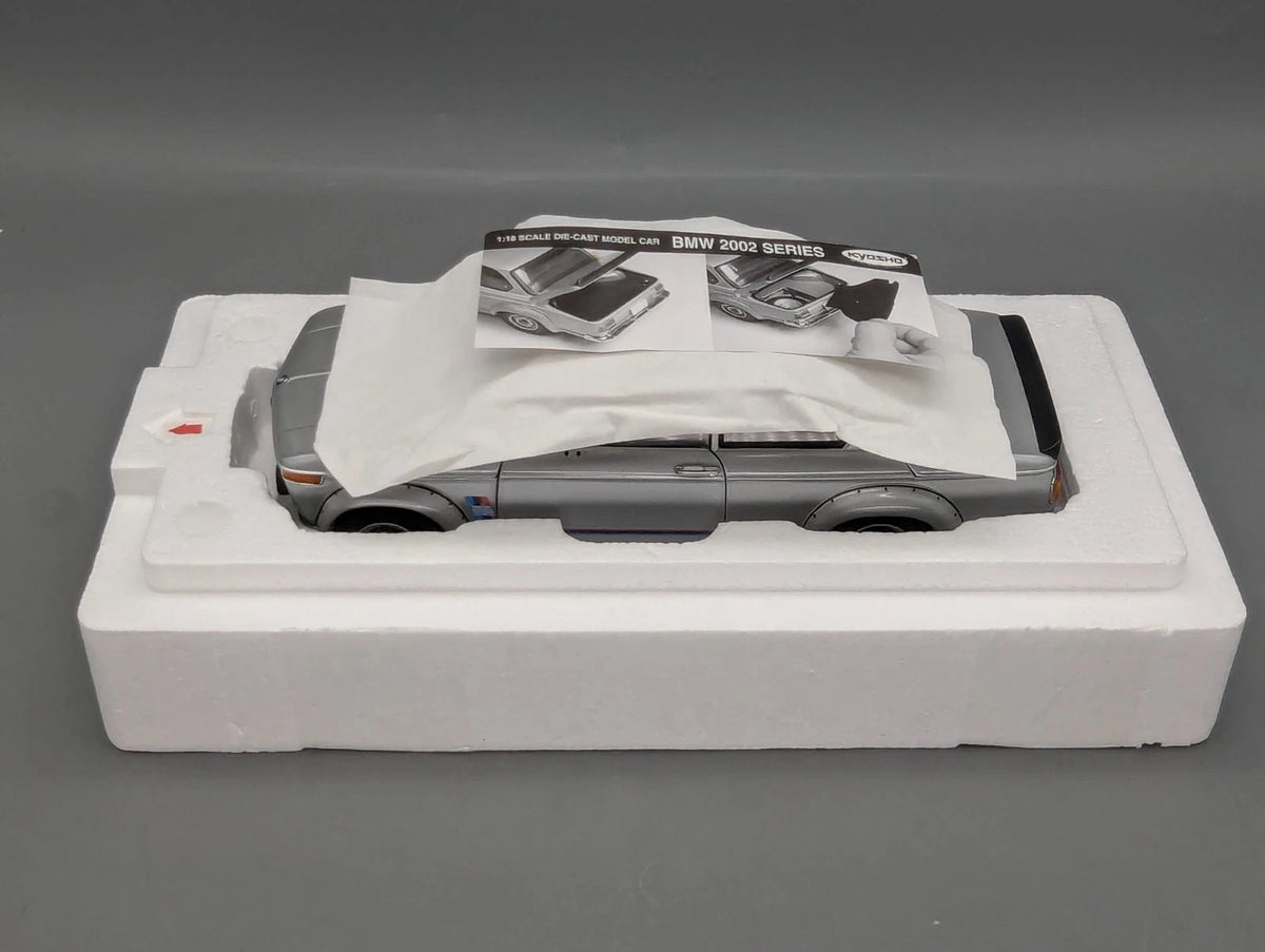 Modellautos 1:18 Kyosho BMW 2002 Turbo Silber mit OVP