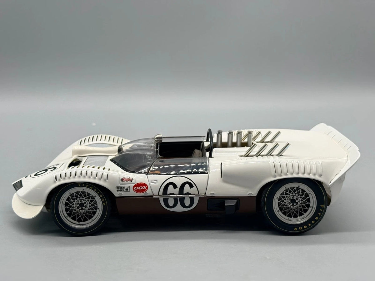 Modellautos 1:18 AUTOart Millennium Chaparral 2 #66 mit OVP