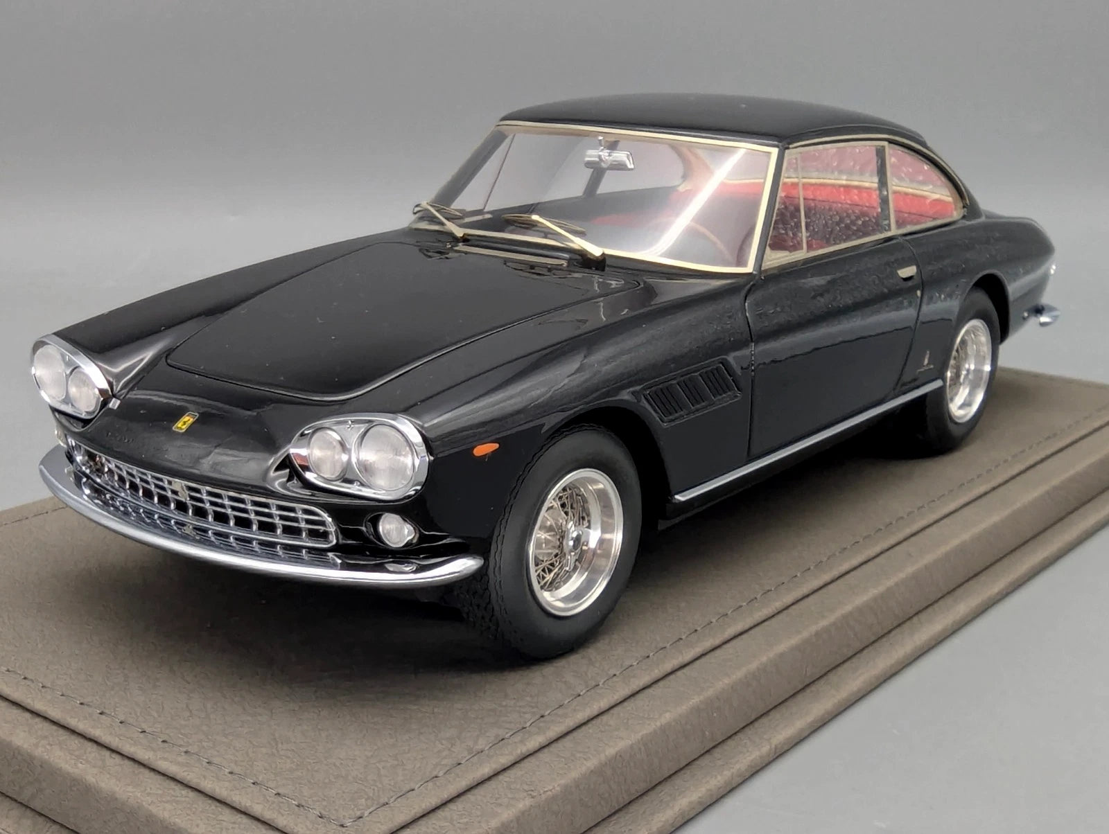 Modellautos 1:18 BBR Ferrari 330 GT 2+2 Limitiert 1/32 Lederplatte Vitrine OVP