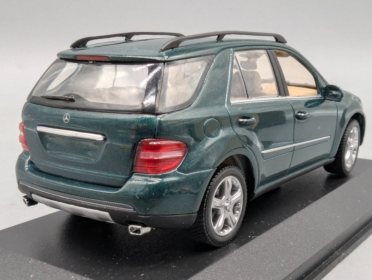 Modellautos 1:43 Minichamps Mercedes Benz M Klasse ML 500 W164 2005 Grün mit OVP