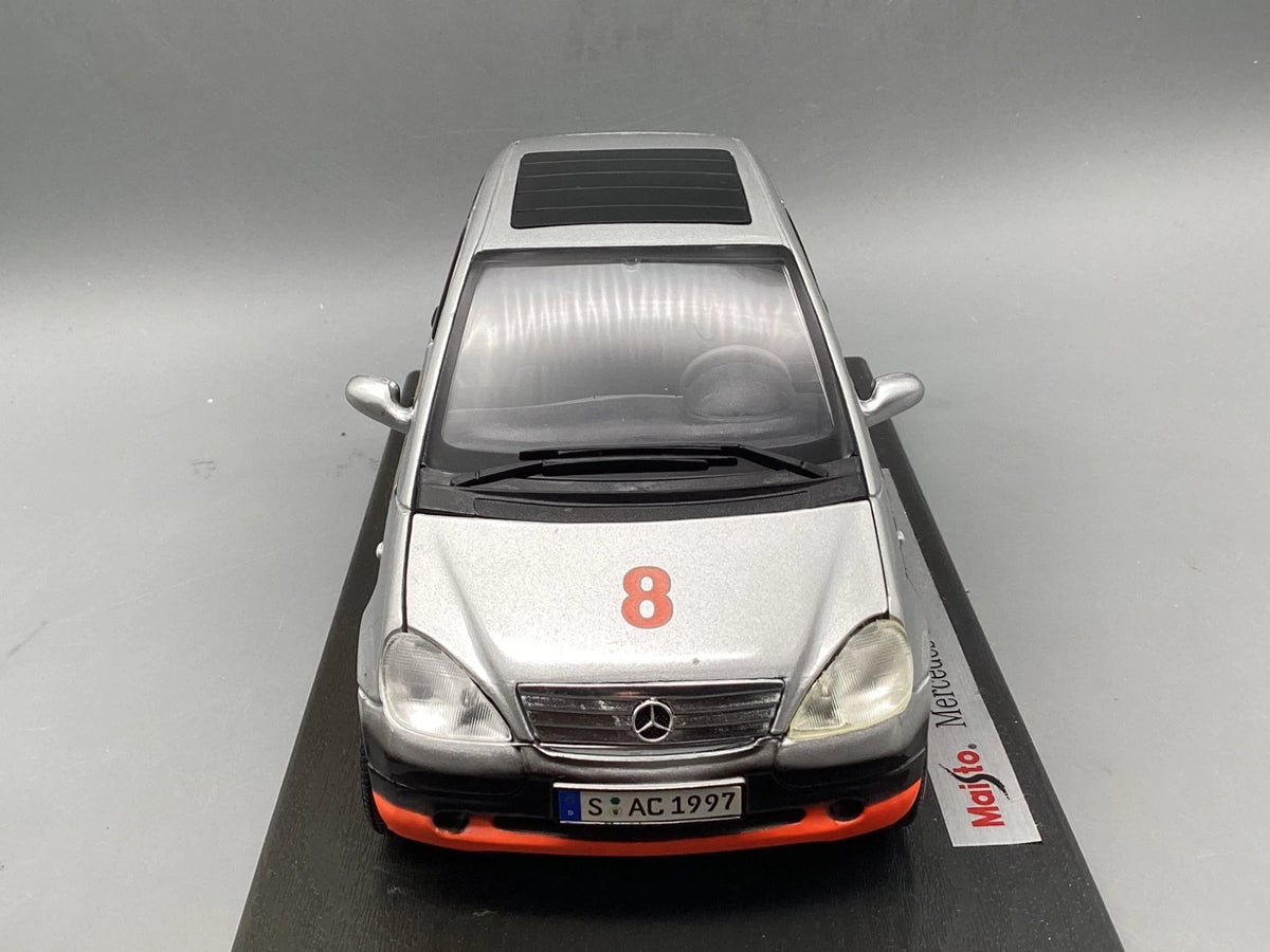 Modellautos 1:18 Maisto Mercedes Benz A-Class F1 Design Hakkinen mit OVP