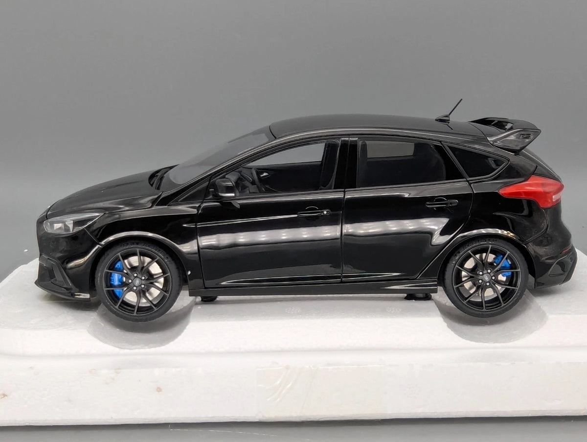 Modellautos 1:18 AUTOart 72952 Ford Focus RS 2016 Shadow Black mit OVP