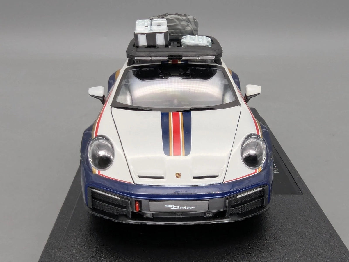 Modellautos 1:24 Bburago Porsche 911 Dakar mit Dealer OVP
