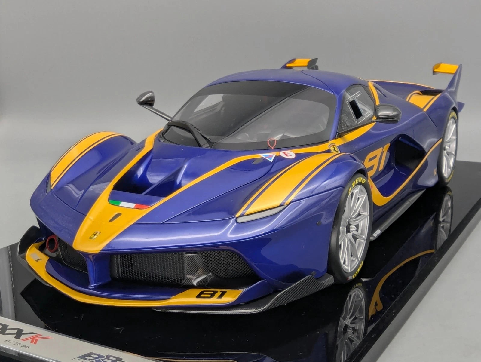 Modellautos 1:12 BBR Ferrari FXX-K Car #81 Blau Gelb Ltd 15/20 in Vitrine OVP