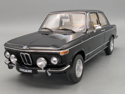Modellautos 1:18 AUTOart Millenium 70503 BMW 2002 L Black mit OVP