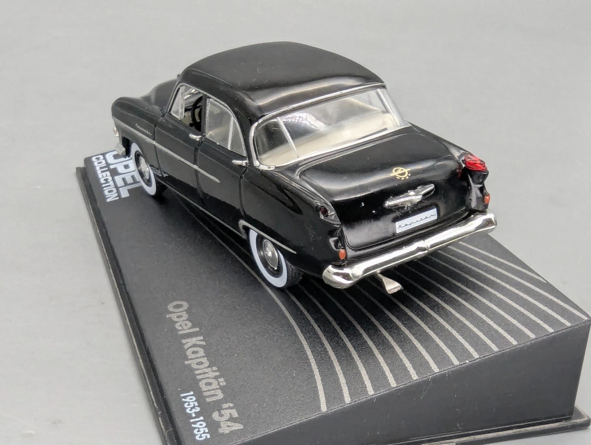 Modellautos 1:43 Ixo für Eaglemoss Opel Collection Kapitän '54 mit Vitrine