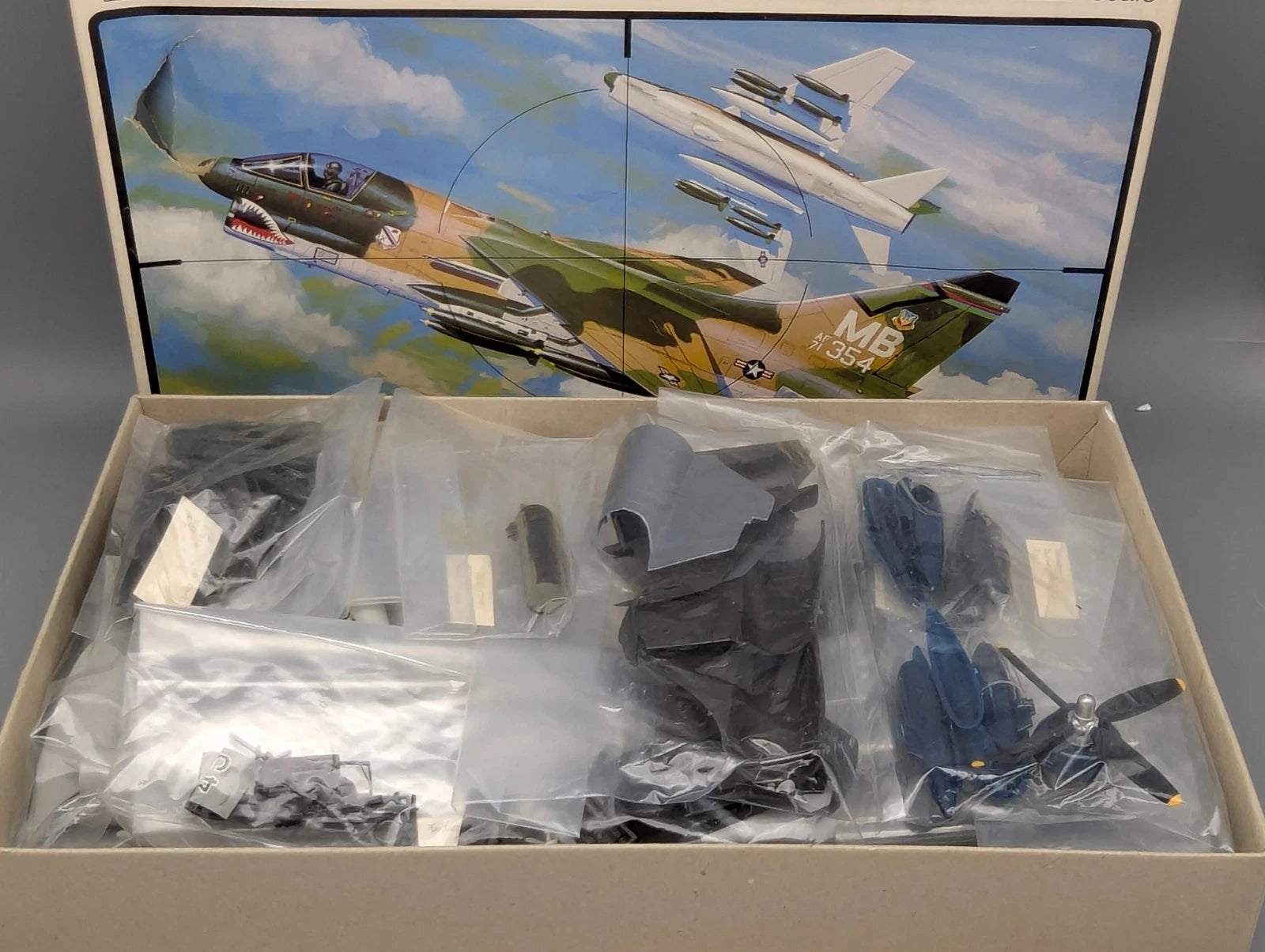 Flugzeug Modelle Bausatzteile Ersatzteile verschiedene Marken und Maßstäbe