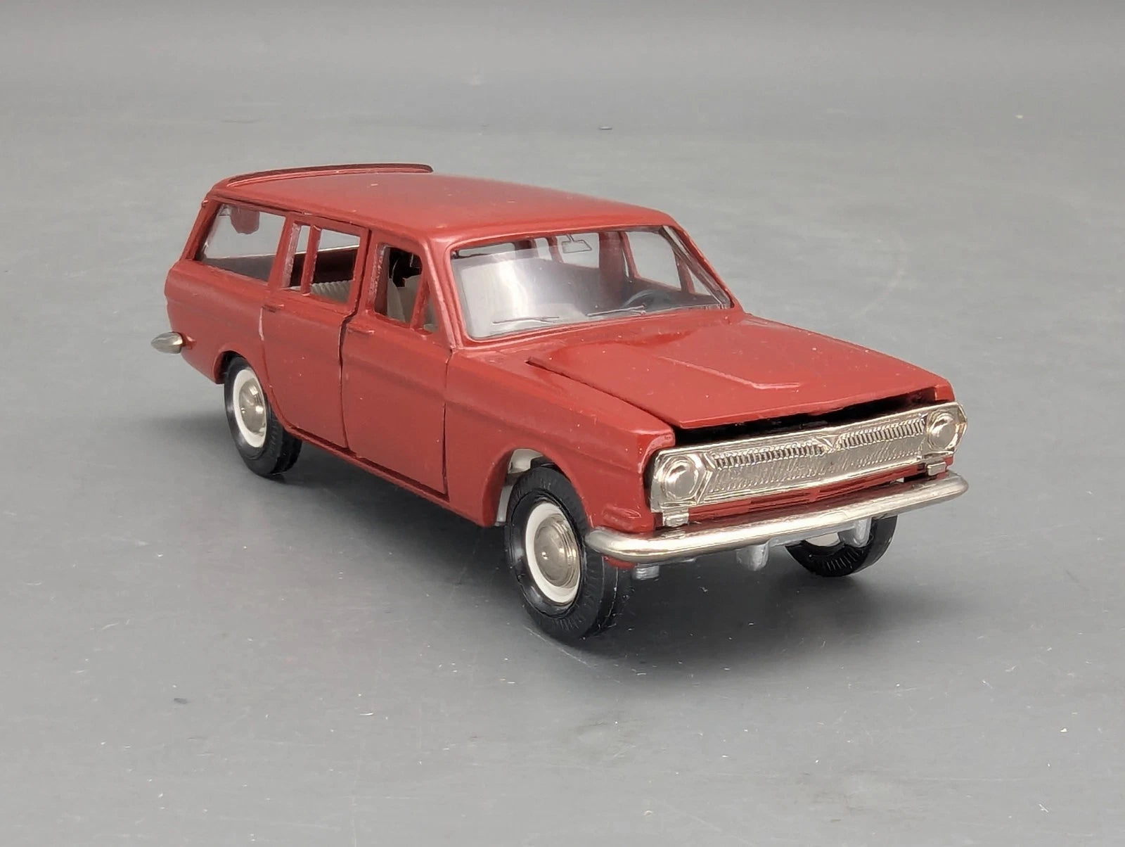 Modellautos 1:43 Agat / Tantal / Saratov GAZ-24-02 Wolga Kombi-Version mit OVP