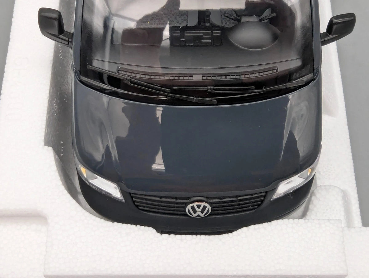 Modellautos 1:18 Norev Volkswagen VW Transporter 2003 Grau mit OVP