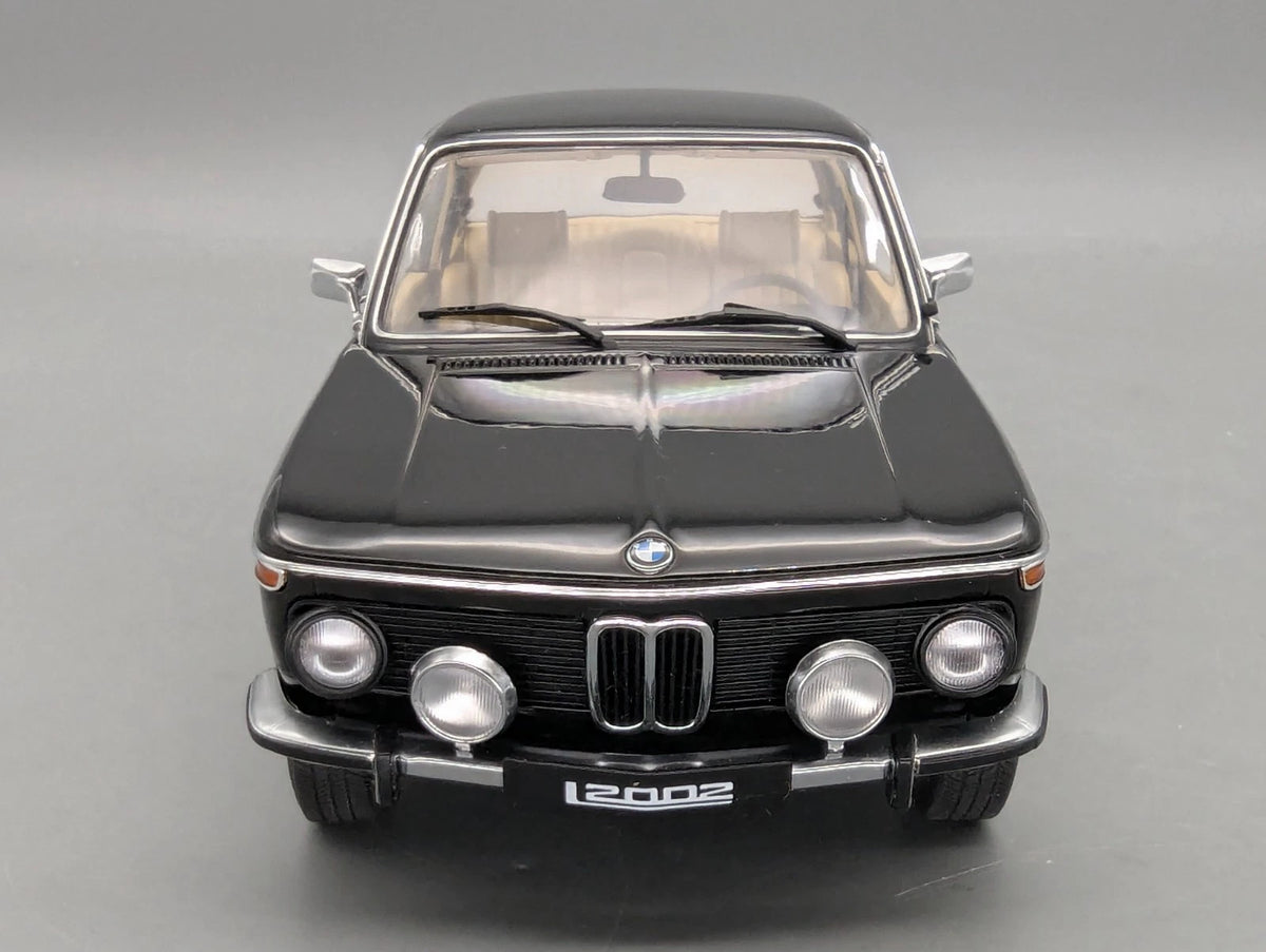Modellautos 1:18 AUTOart Millenium 70503 BMW 2002 L Black mit OVP