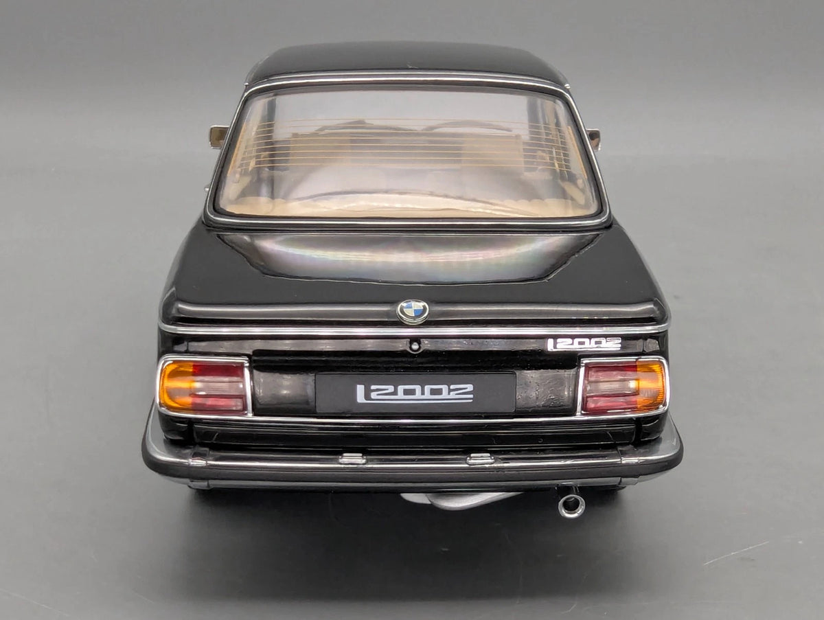 Modellautos 1:18 AUTOart Millenium 70503 BMW 2002 L Black mit OVP