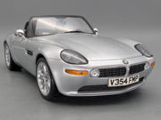 Modellautos 1:18 Kyosho BMW Z8 James Bond 007 Edition 1999 Silber mit OVP