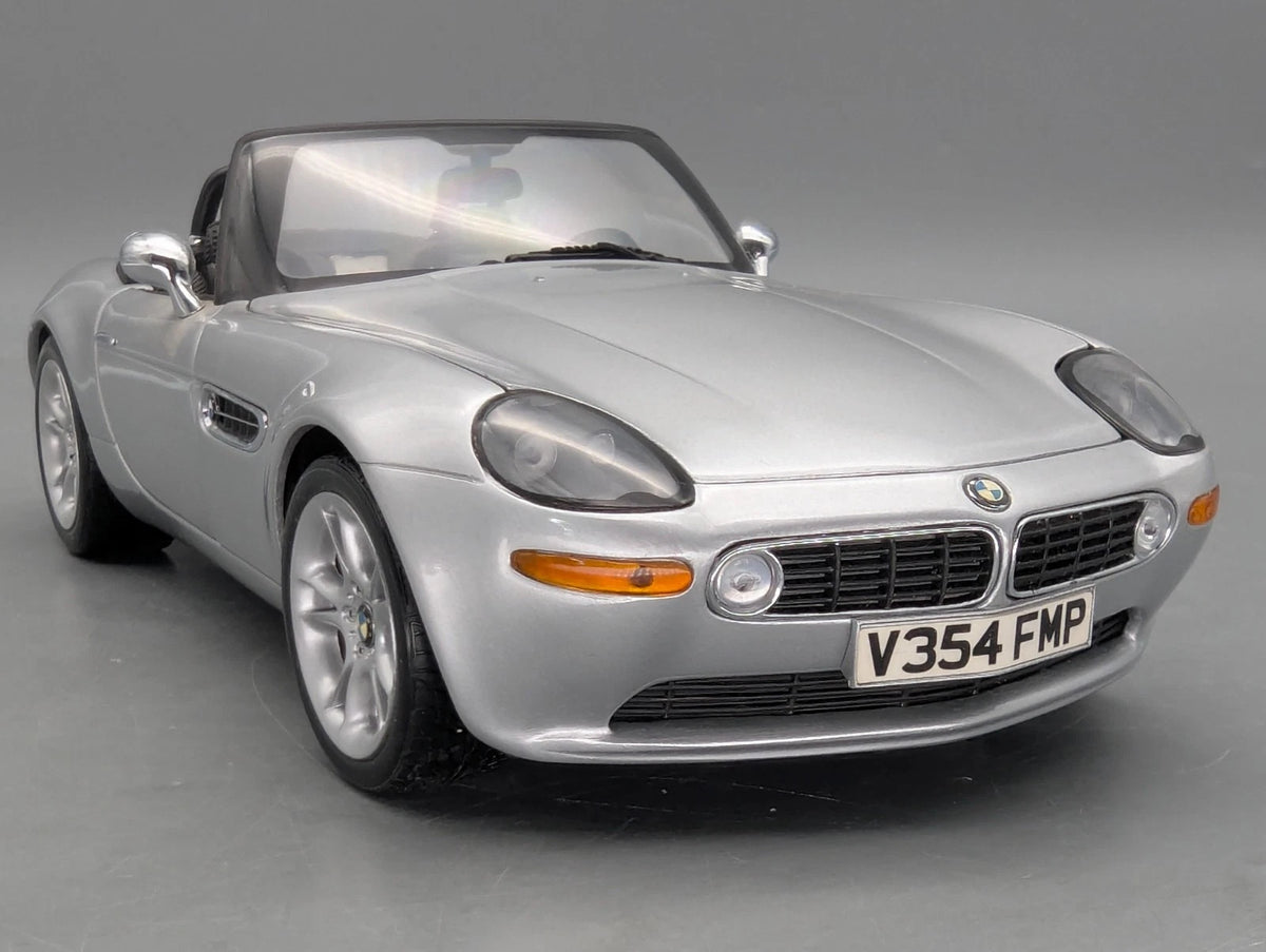 Modellautos 1:18 Kyosho BMW Z8 James Bond 007 Edition 1999 Silber mit OVP