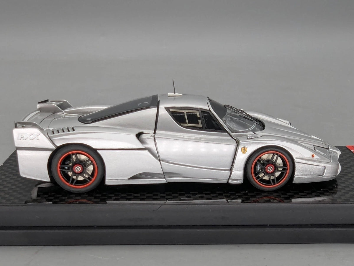 Modellautos 1:43 MR Ferrari FXX mit Open Door Funktion 55/100 Silber mit OVP