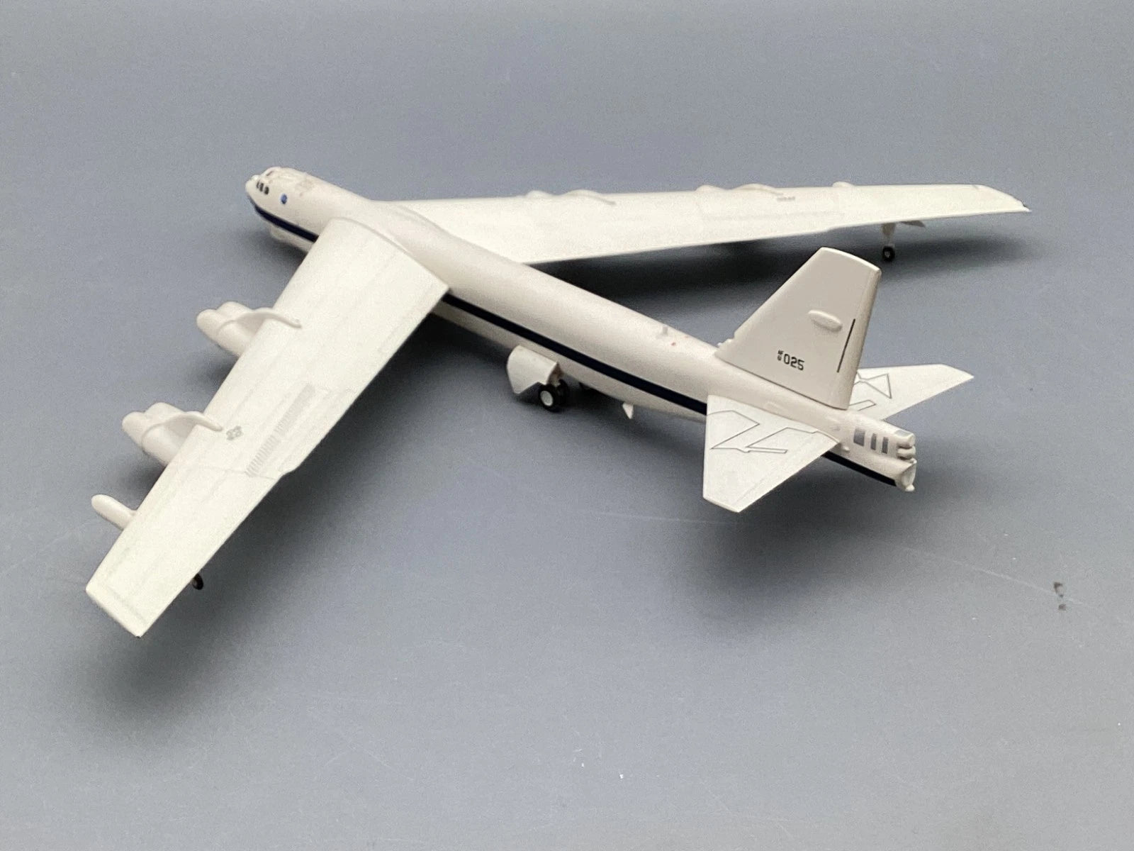 Flugzeug Modell 1:200 Herpa NASA Boeing NB-52H Stratofortress mit OVP