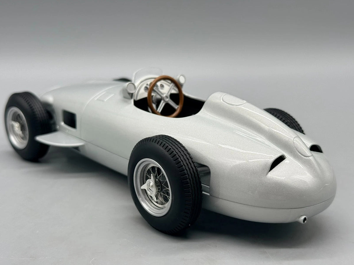Modellautos 1:18 Werk83 Mercedes-Benz W196 Formula 1 1955 Silber mit OVP