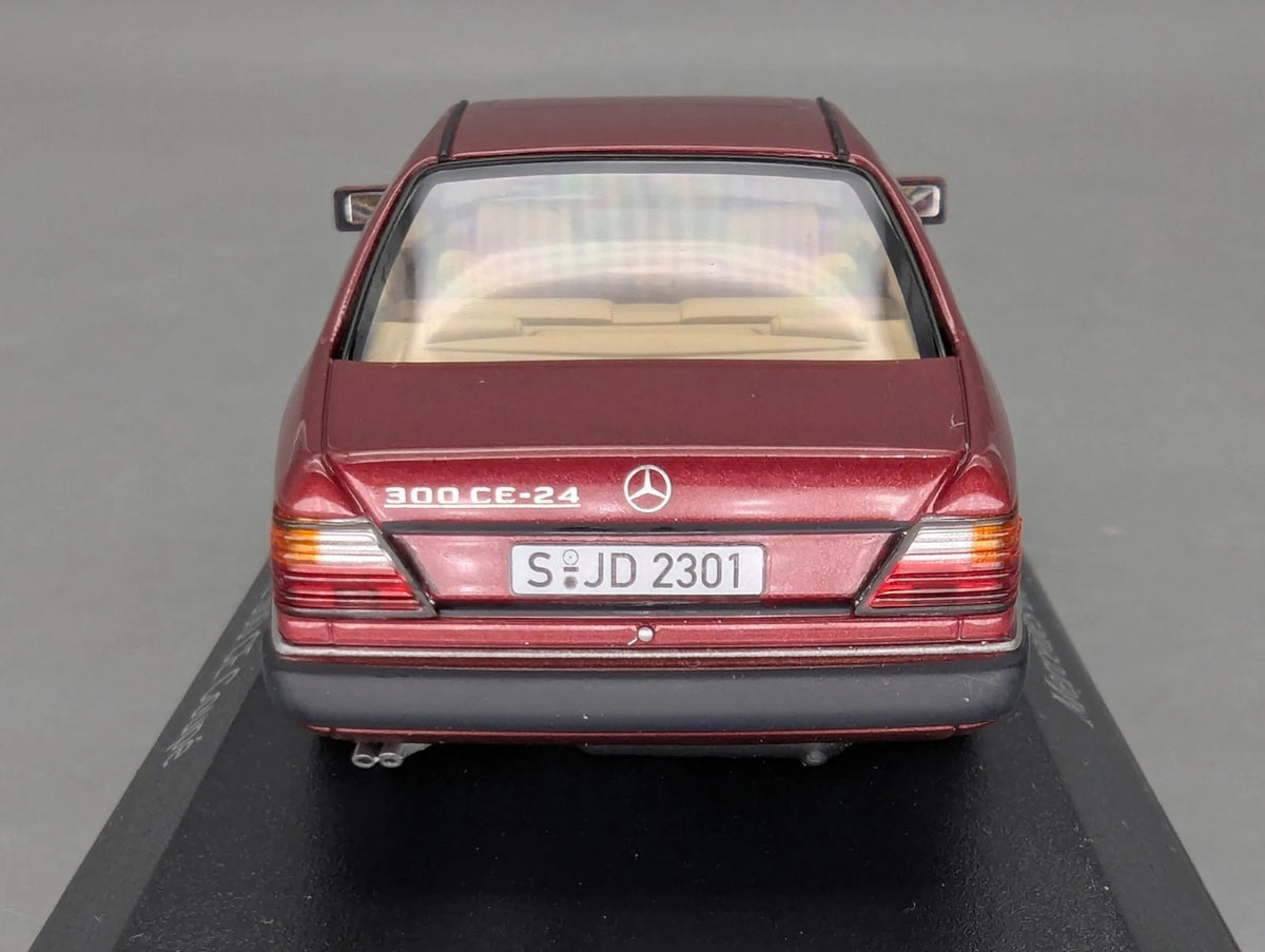 Modellautos 1:43 Minichamps Mercedes Benz 300 CE Coupe Almandin-Rot Dealer OVP