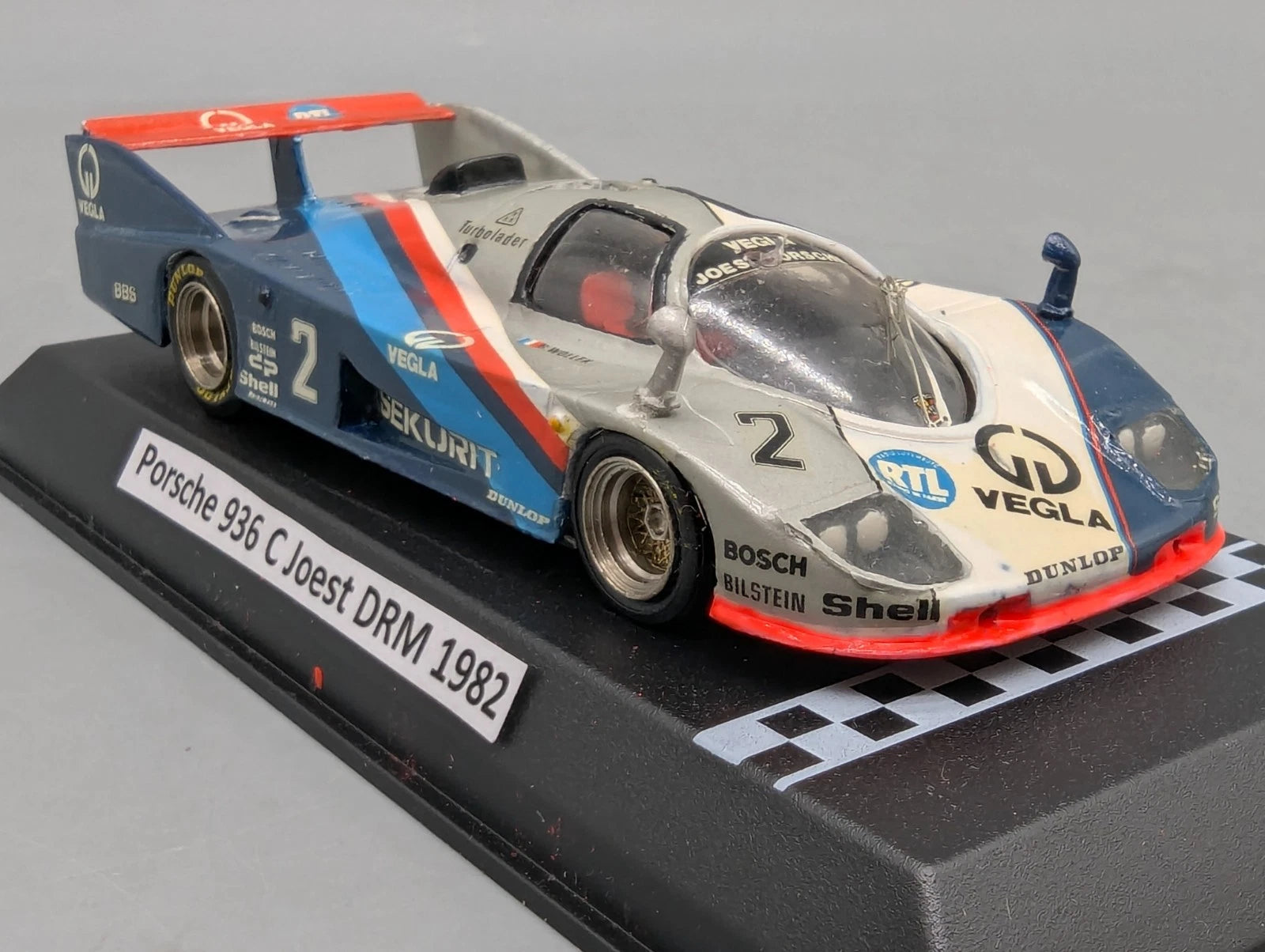 Modellautos 1:43 Mini Racing Porsche 936 C Team Joest WINNER DRM 1982 #2 Vitrine
