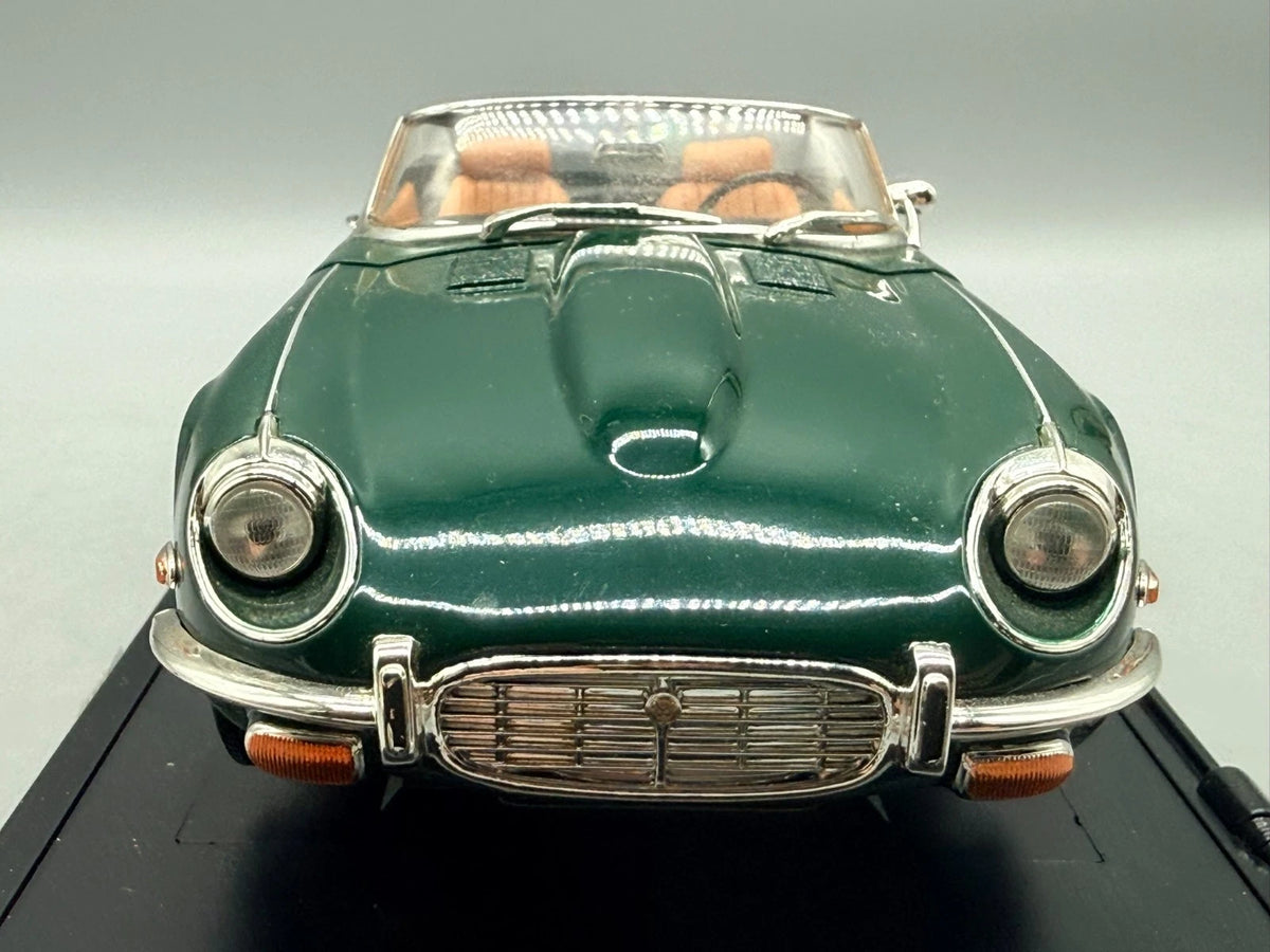 Modellautos 1:18 Road Signature Jaguar E-Type 1971 mit OVP
