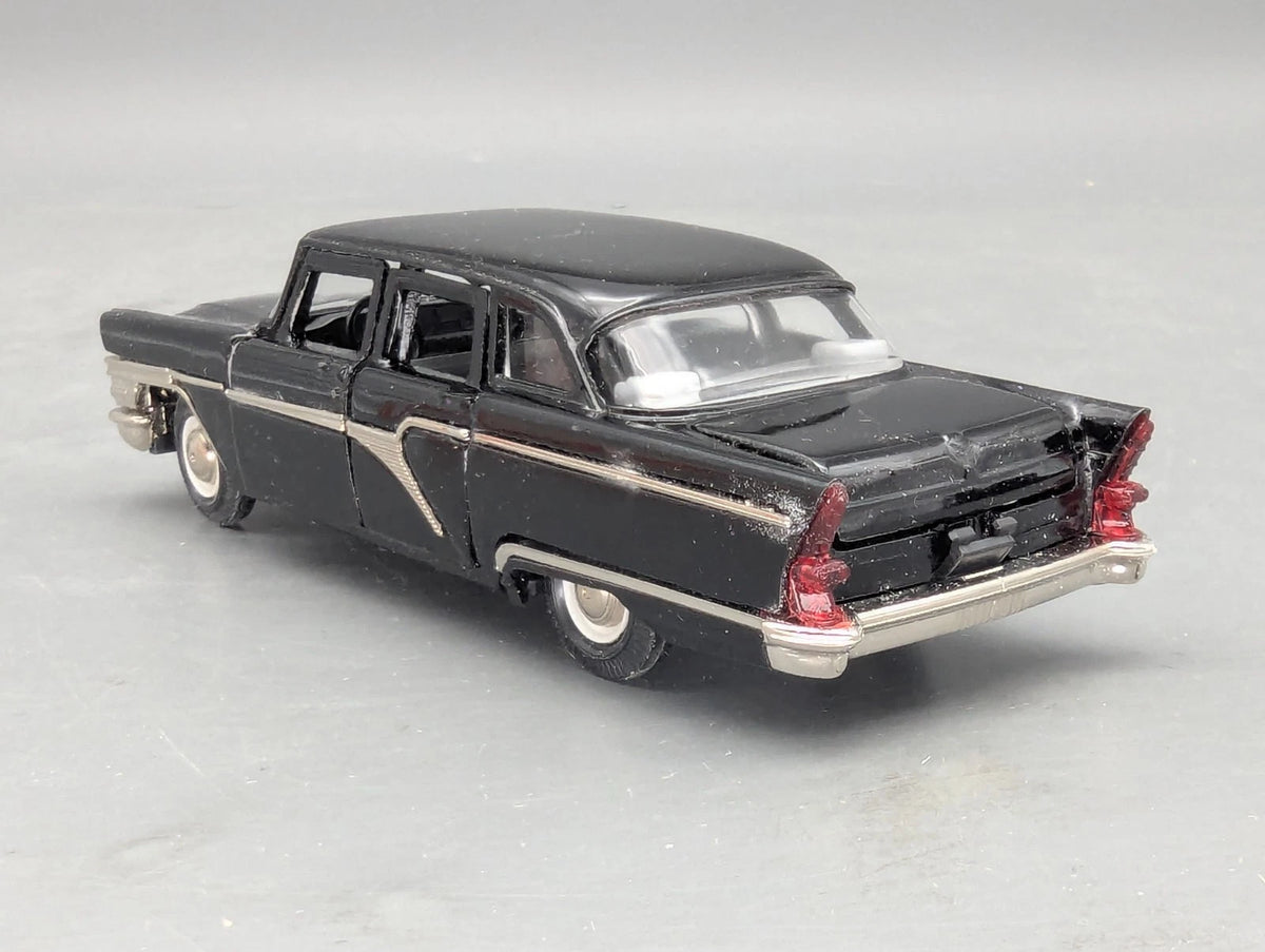 Modellautos 1:43 Agat / Tantal / Radon / Saratov A15 GAZ-13 Chaika Möwe mit OVP