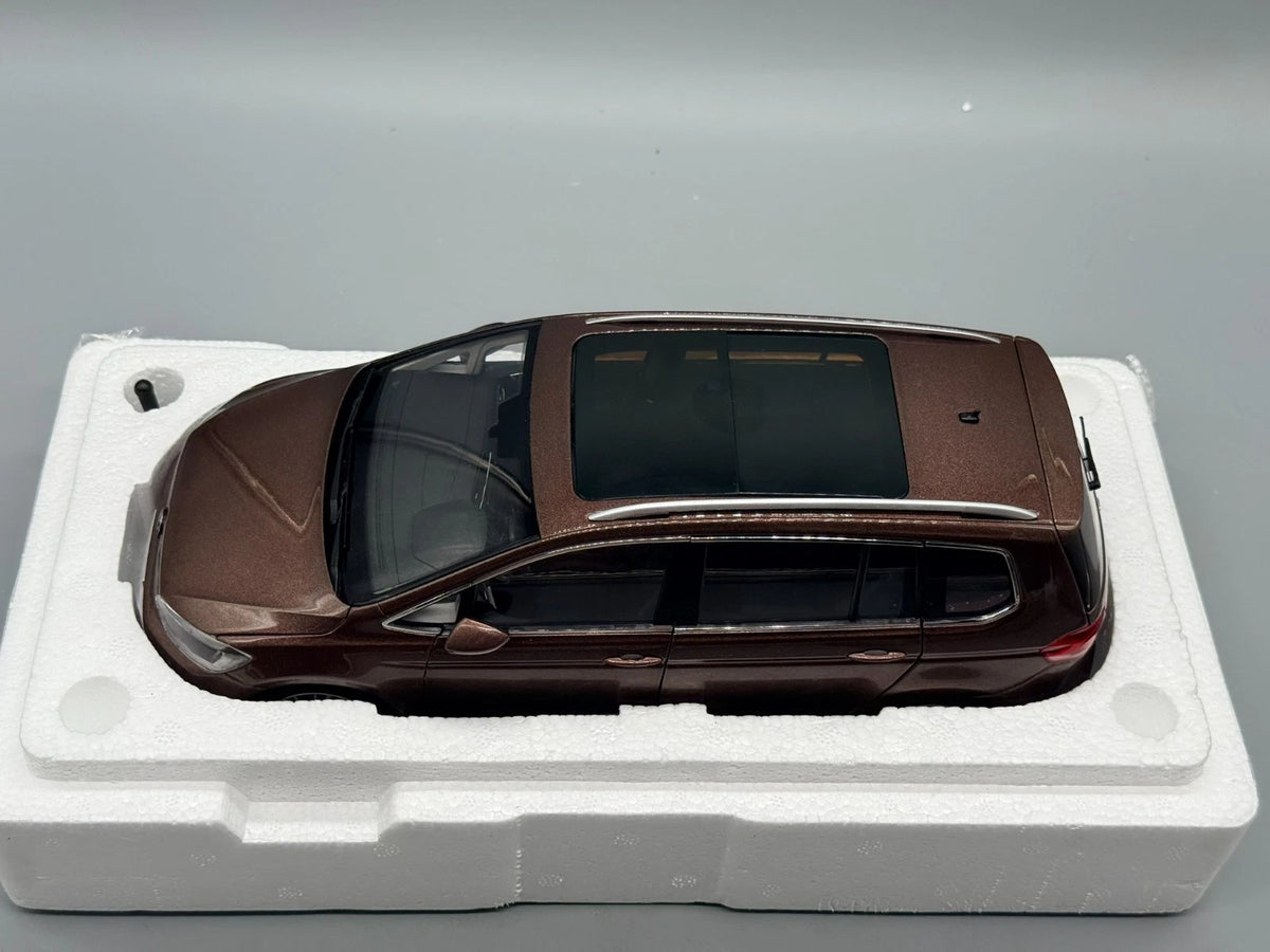 Modellautos 1:18 Paudi Model All New Touran L mit OVP