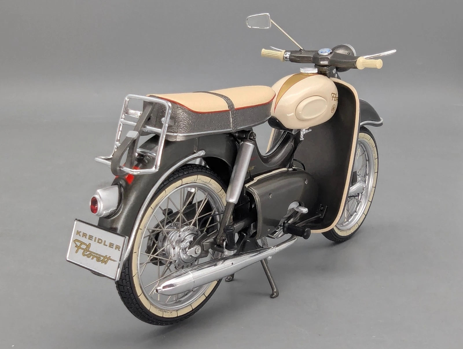 Motorrad Modell 1:10 Schuco Kreidler Florett Super mit Beinschild Grau mit OVP
