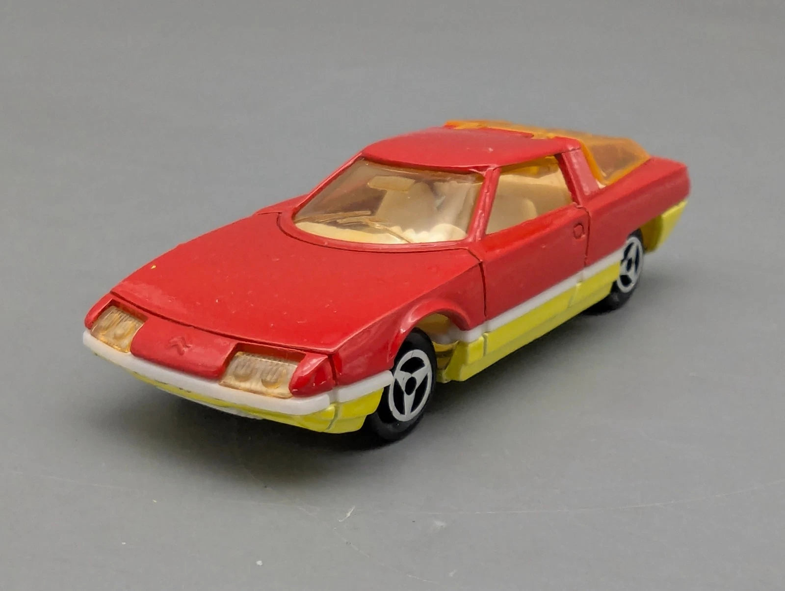 Modellautos 1:55 Majorette 221 Citroen GS Camargue Bertone mit Vitrine