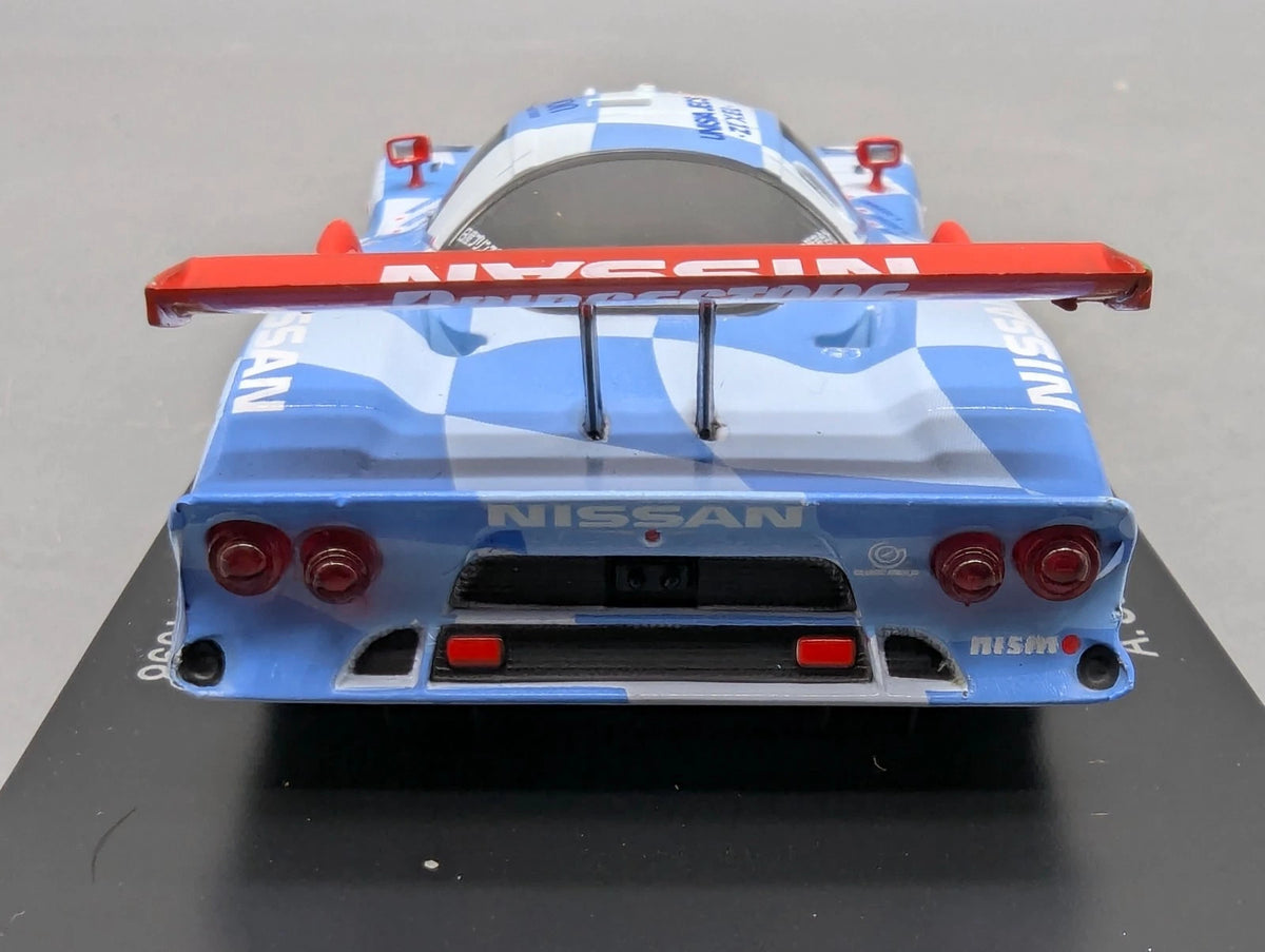 Modellautos 1:43 Spark Nissan R 390 GT1 3rd 24h Le Mans 1998 #32 Vitrine