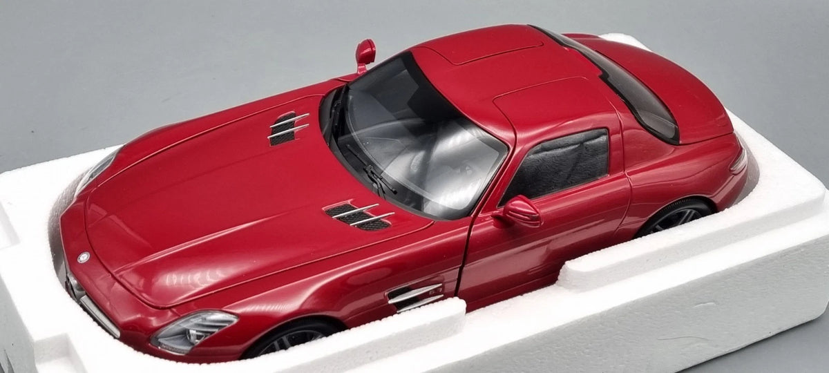 Modellautos 1:18 Minichamps 100 039020 Mercedes-Benz SLS AMG 2010 OVP
