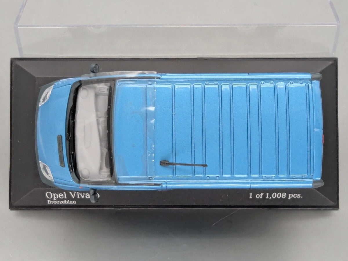 Modellautos 1:43 Minichamps Opel Vivaro Break Breezeblau Blau mit OVP