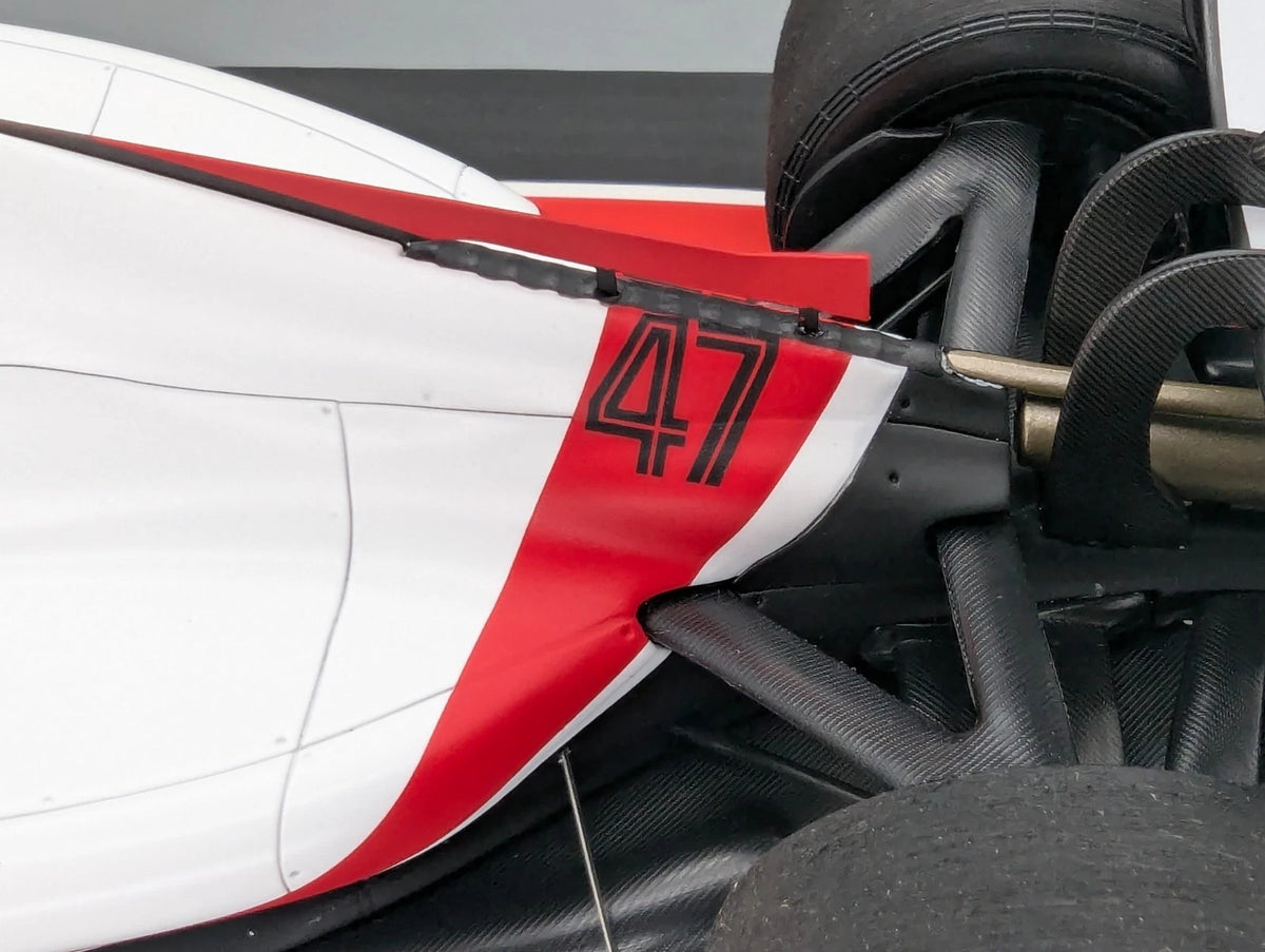 Modellautos 1:18 Minichamps Haas F1 Team VF-22 Bahrain 2022 Mick Schumacher OVP