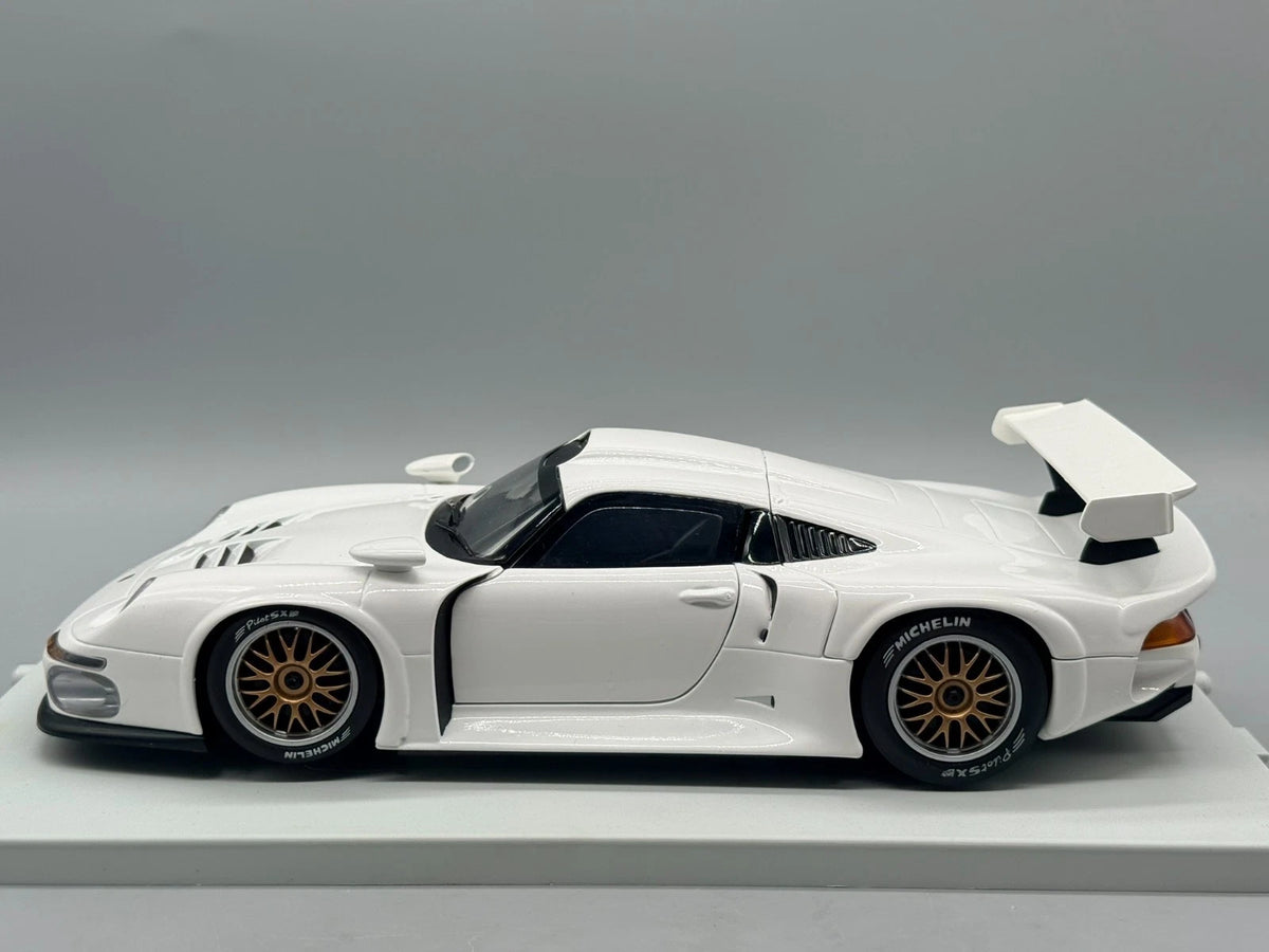 Modellautos 1:18 UT Models Porsche 911 GT1 mit OVP