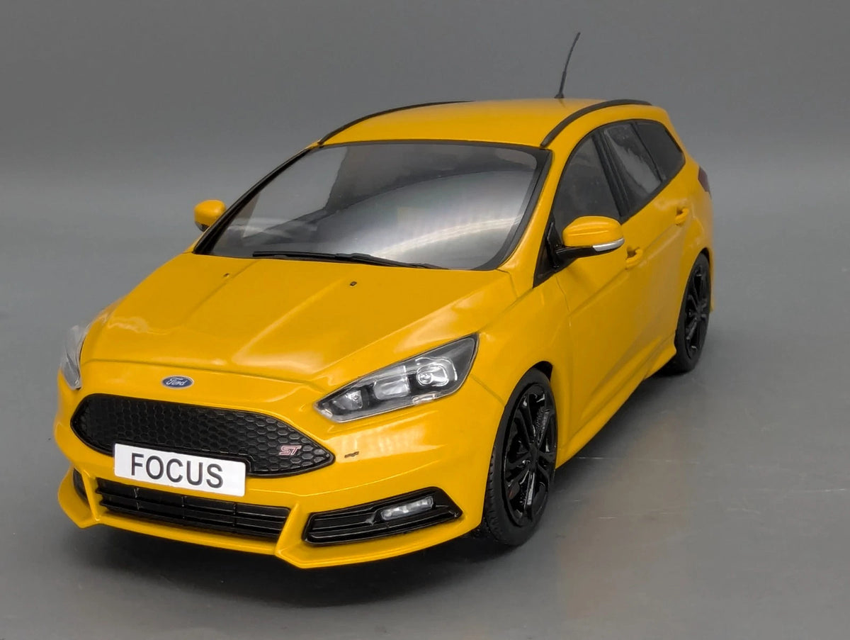 Modellautos 1:18 MCG Modelcar Group 18464 Ford Focus ST Estate Gelb mit Vitrine
