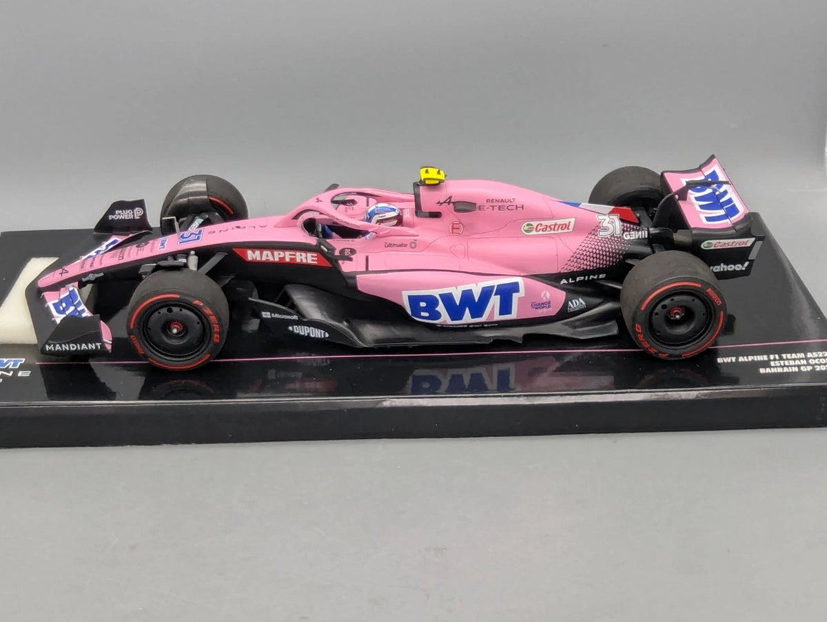 Modellautos 1:18 Minichamps BWT Alpine Bahrain GP 2022 #31 Esteban Ocon mit OVP