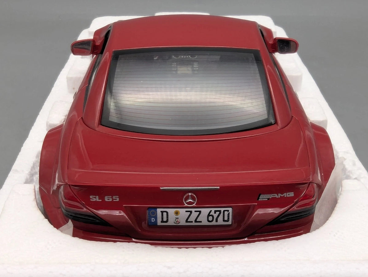 Modellautos 1:18 Minichamps Mercedes Benz SL65 AMG Black Series 2009 Rot OVP