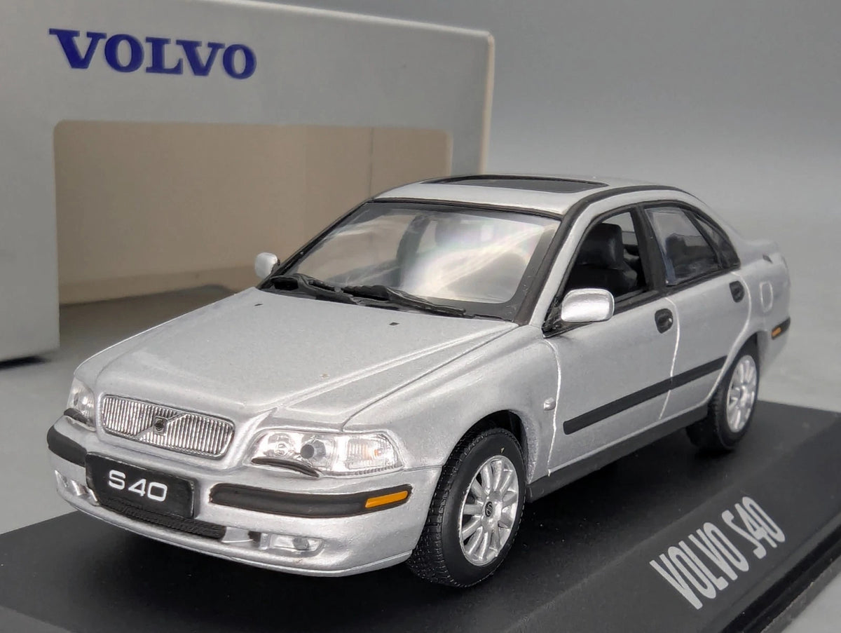 Modellautos 1:43 Minichamps Volvo S40 Silber Metallic mit Dealer OVP